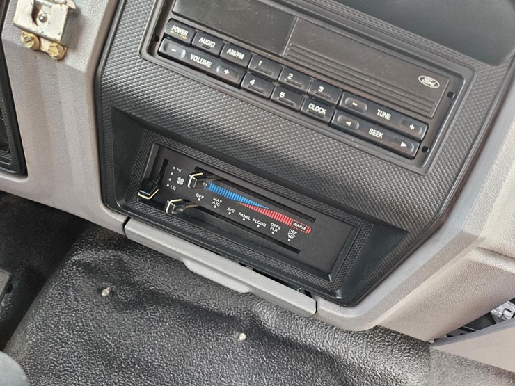 1997-ford-800-image-42