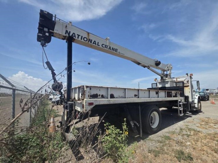 2014-freightliner-m2-106-image-3