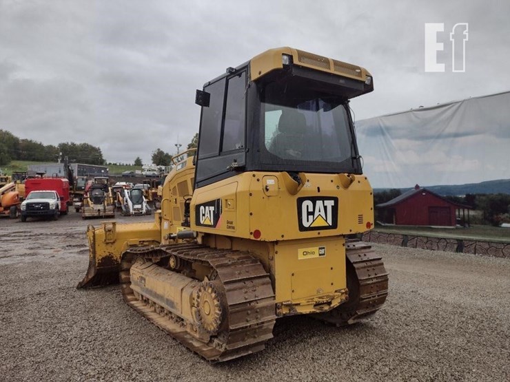 2015-caterpillar-d4k2-xl-image-35