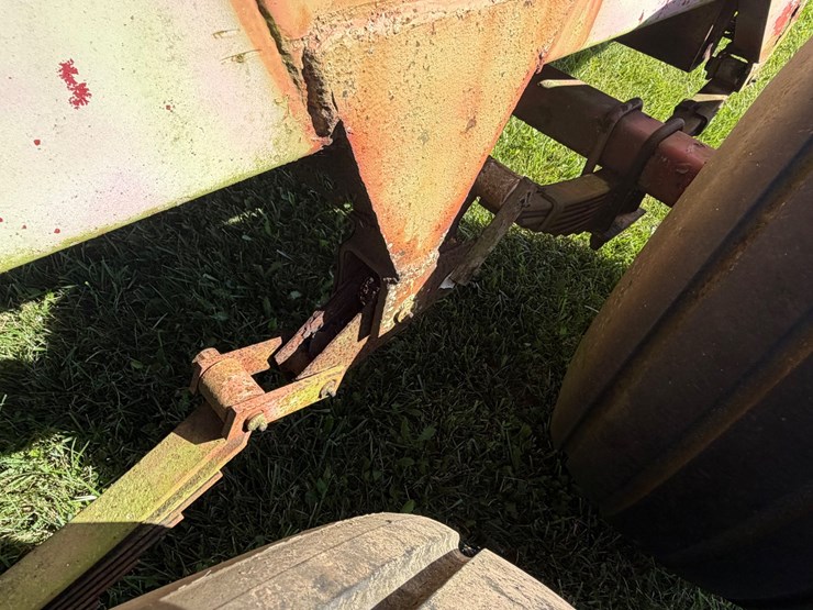 #2458-•-fertilizer-spreader-image-10