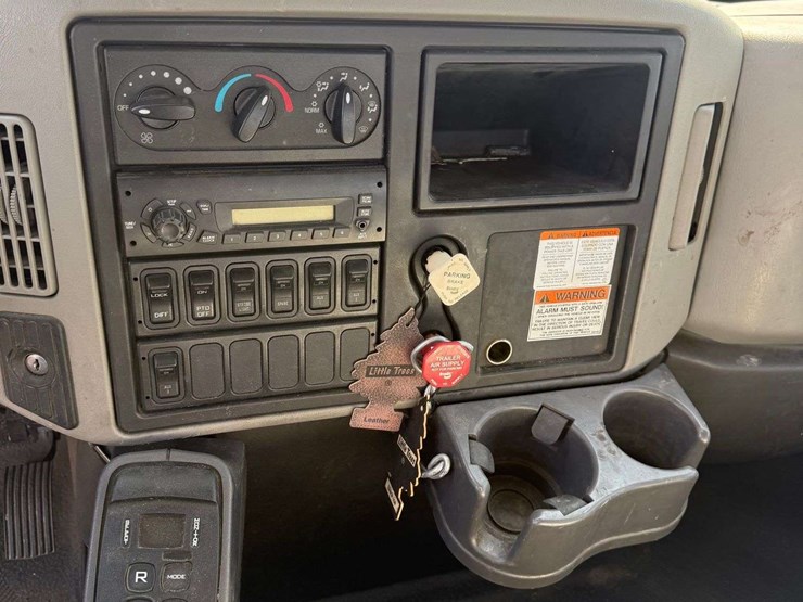 2011-international-durastar-4300-image-34
