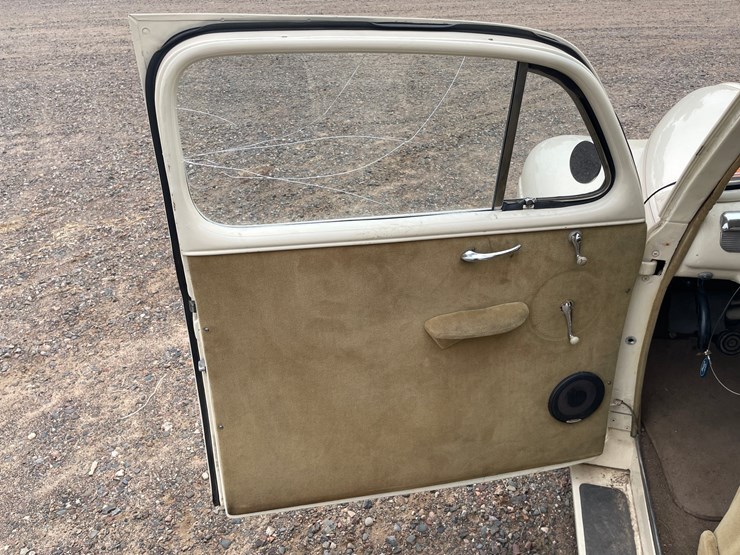 #9353-•-1946-ford-deluxe-sedan-(has-mn-title)-(princeton,-mn)-image-18