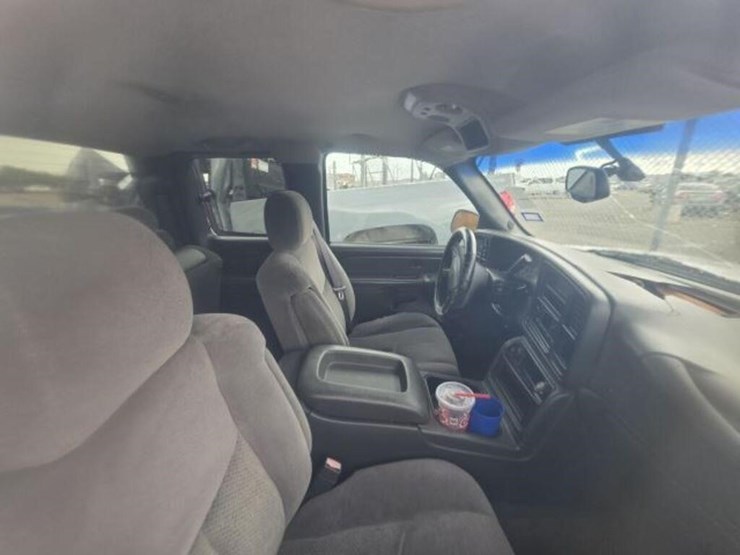05-chev-pk-2gcek19b751131805-image-5