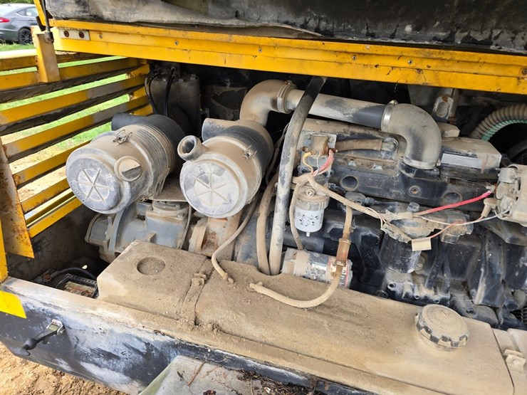 #2058-•-atlas-copco-xas96-towbale-air-compressor-image-15