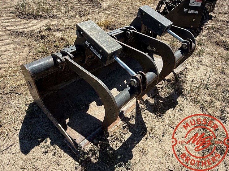 72"-bobcat-grapple-bucket-image-2