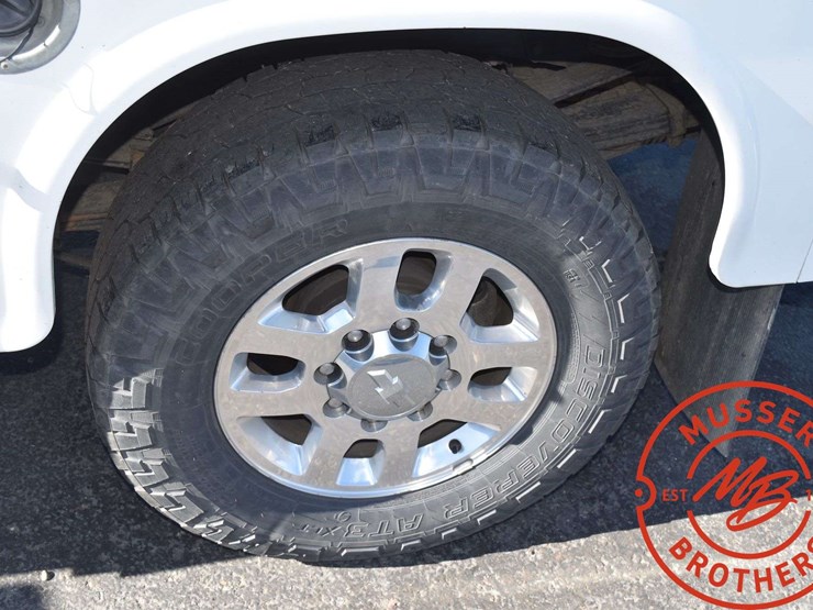 2015-chevrolet-3500hd-image-14