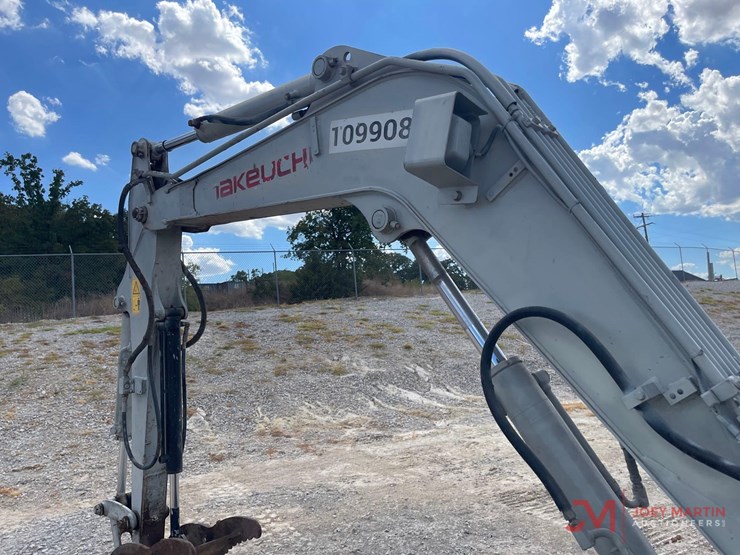 2019-takeuchi-tb240-mini-excavator-image-16