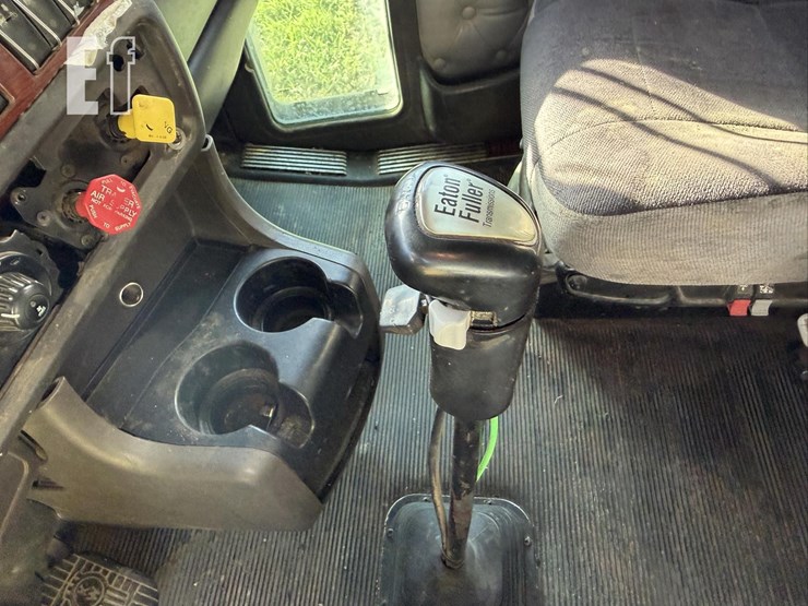 2006-kenworth-w900-image-17
