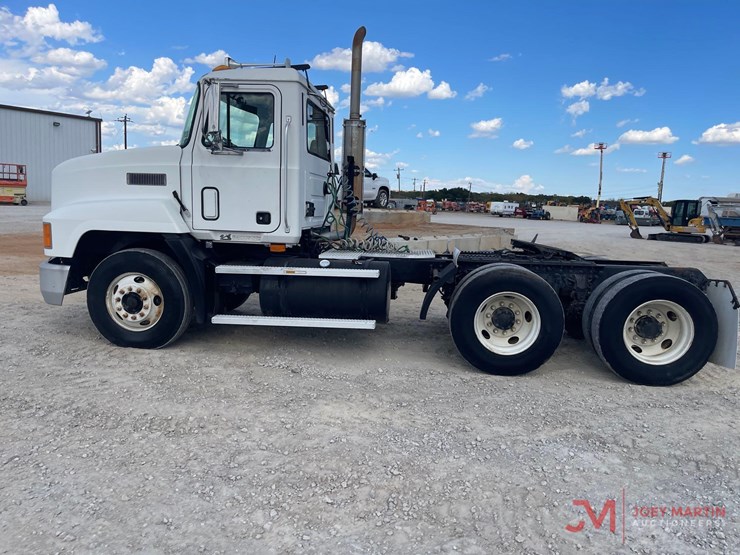 1999-mack-ch613-day-cab-truck-tractor-image-6