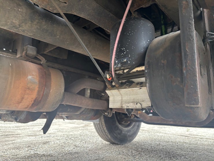 2009-gmc-7500-image-75
