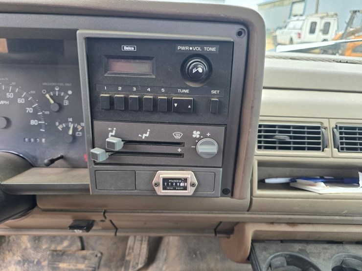 #2069-•-1993-chevrilet-3500-cheyanne-stake-body-truck-image-31