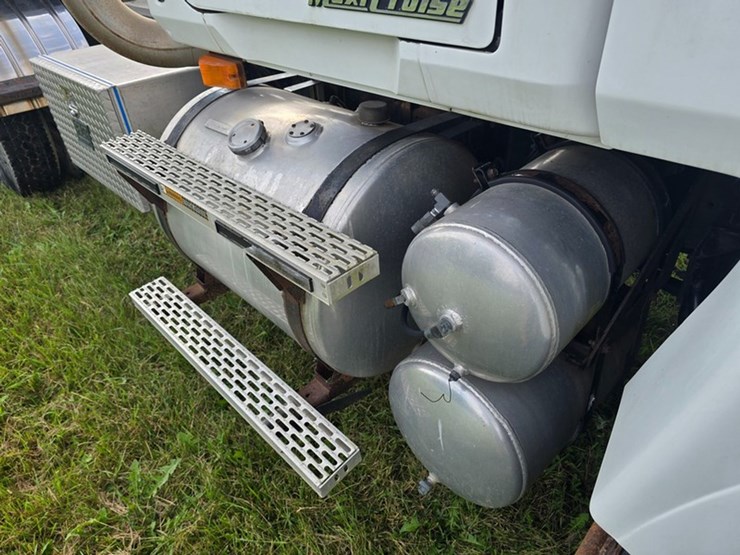 1999-mack-ch613-image-16