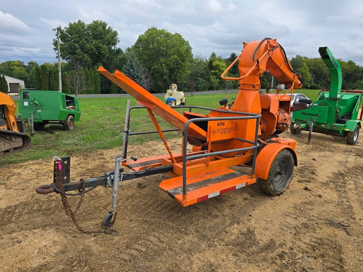 #2043-•-finn-bms-23-towable-straw-blower-image-1