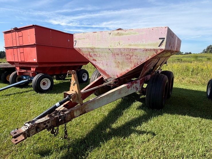#2458-•-fertilizer-spreader-image-1