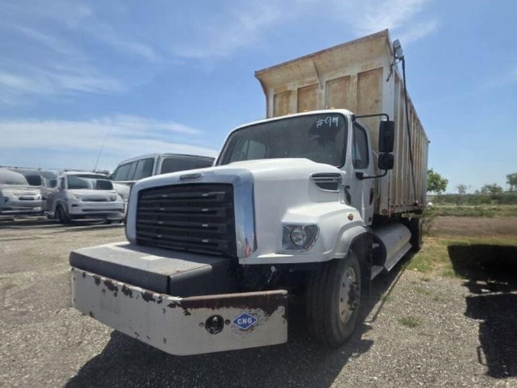 2018-freightliner-114sd-image-1