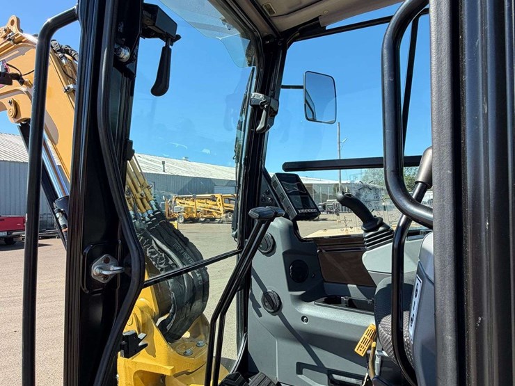 2023-caterpillar-305cr-image-10