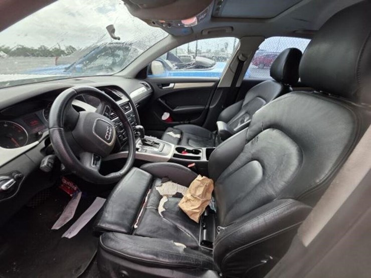10-audi-4d-waubfafl7an011304-s.t.-image-5