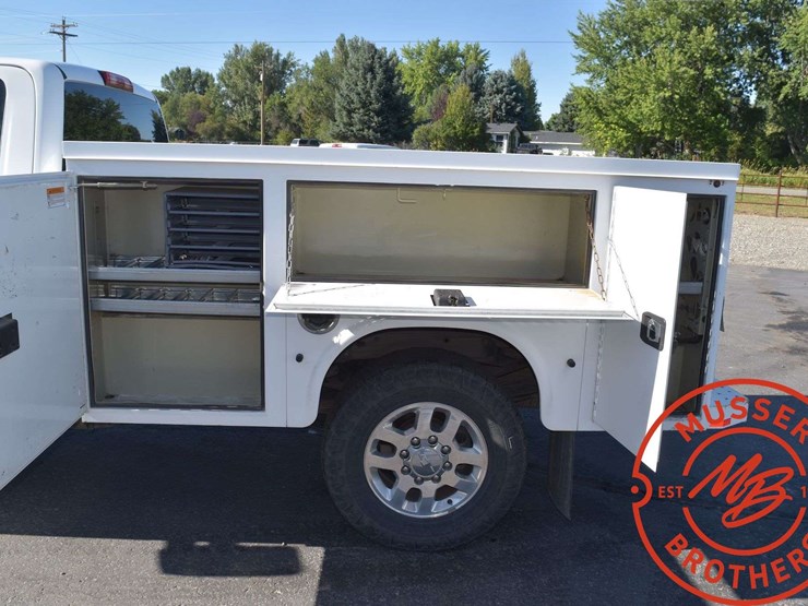 2015-chevrolet-3500hd-image-21