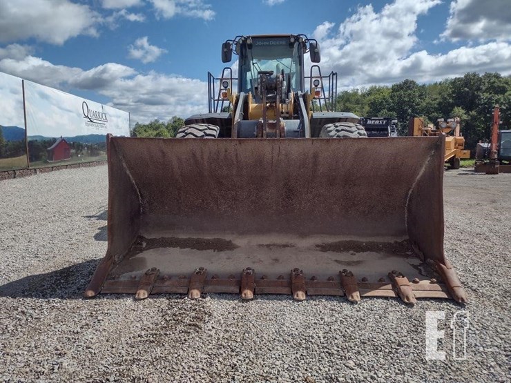 2019-deere-744kii-image-2