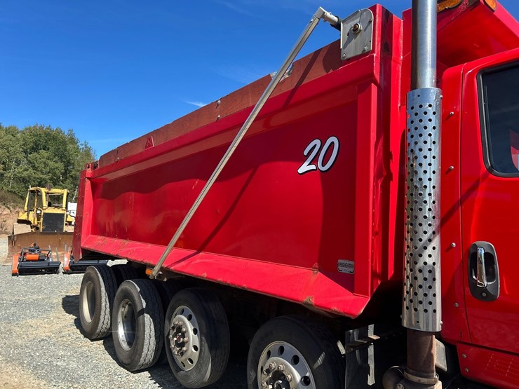 2020-international-hv613-image-17