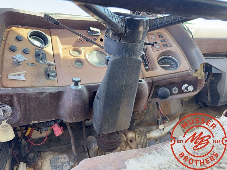 1980-ford-800-image-19