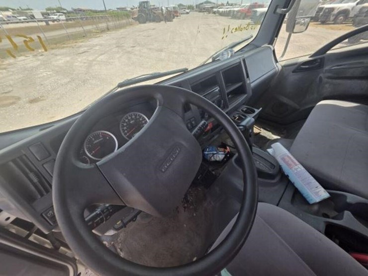 2017-isuzu-jale5w16xh7304211-image-8