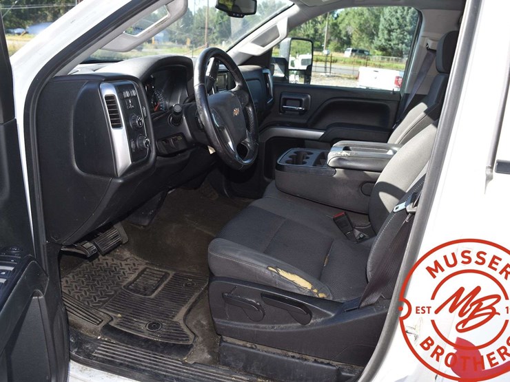 2015-chevrolet-3500hd-image-30