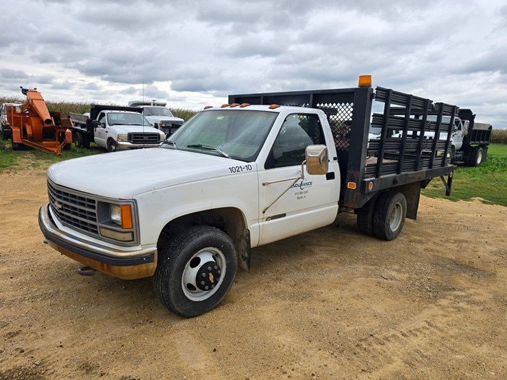 #2069-•-1993-chevrilet-3500-cheyanne-stake-body-truck-image-1