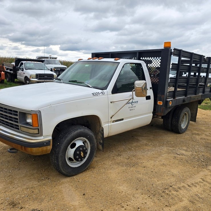 #2069 • 1993 Chevrilet 3500 Cheyanne Stake Body Truck