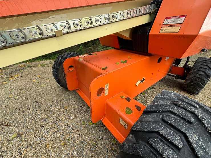 2011-jlg-600s-image-22
