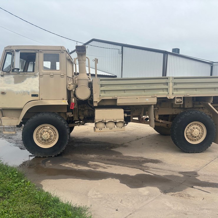 1996 MILITARY Flatbed