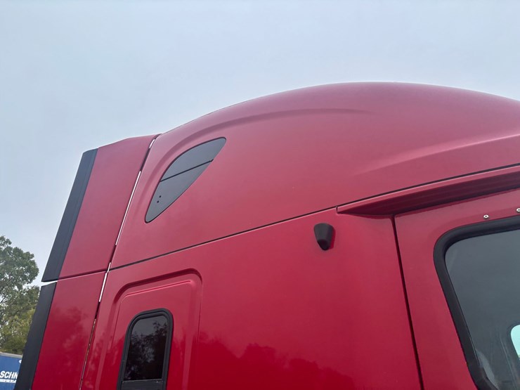 2013-freightliner-cascadia-125-image-25