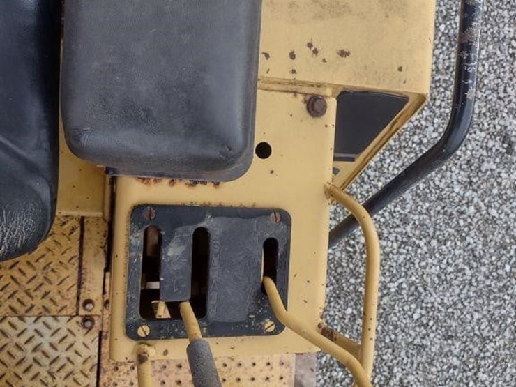 1995-caterpillar-d3c-xl-iii-image-9
