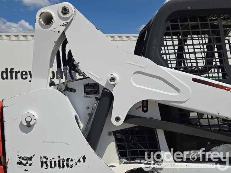 2016-bobcat-t590-image-28