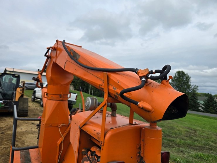#2043-•-finn-bms-23-towable-straw-blower-image-19