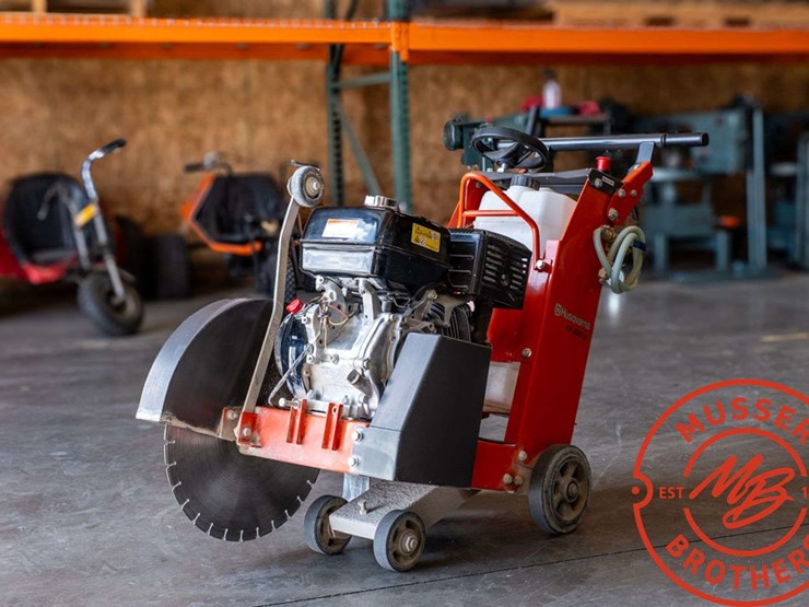 husqvarna-walk-behind-concrete-saw-model-fs400lv-image-1
