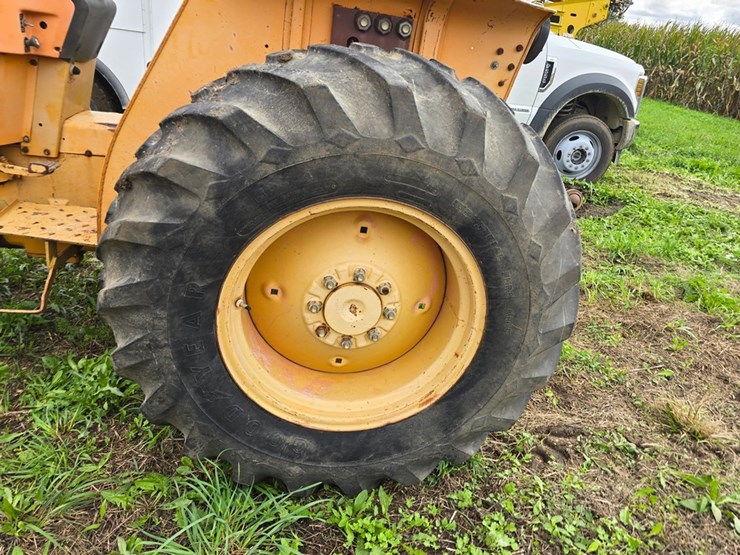 #2038-•-case-380b-tractor-image-30