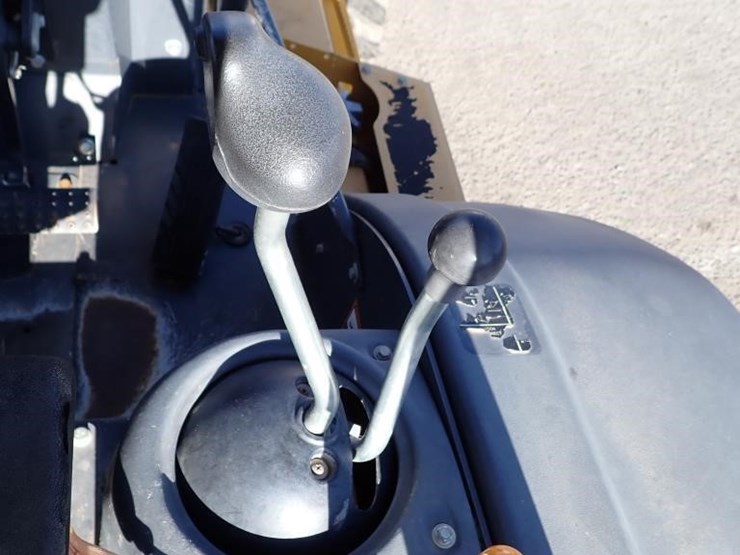 2019-deere-210lep-image-25