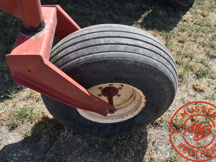 2010-new-holland-h8040-image-29