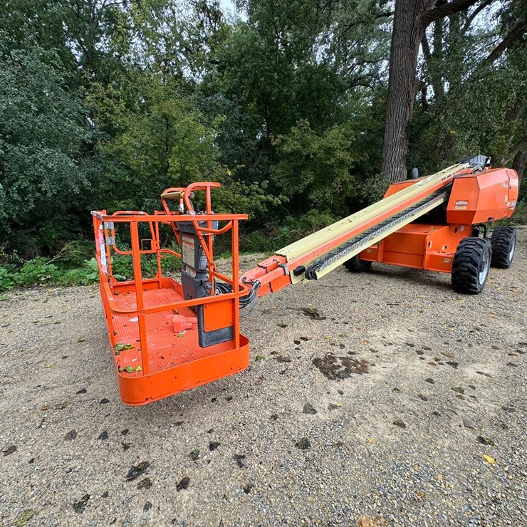 2011 JLG 600S