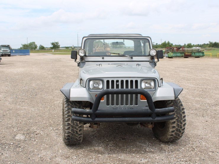 1989-jeep-wrangler-image-3