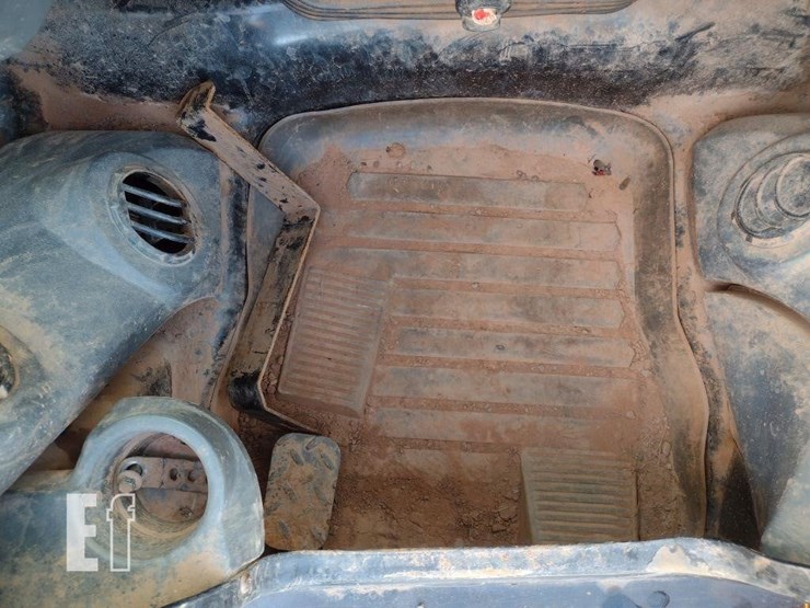 2015-caterpillar-287d-image-13