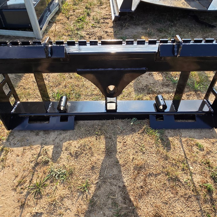 #2237 • (Edmore)multifunction pallet fork frame 141 lbs