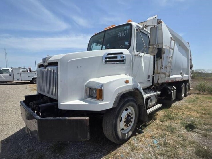 2019-western-star-4700sb-image-1