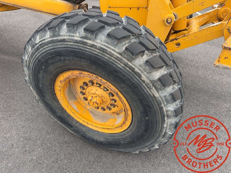 deere-670b-image-11