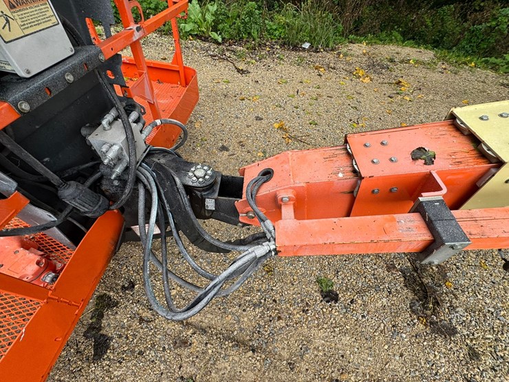 2011-jlg-600s-image-15