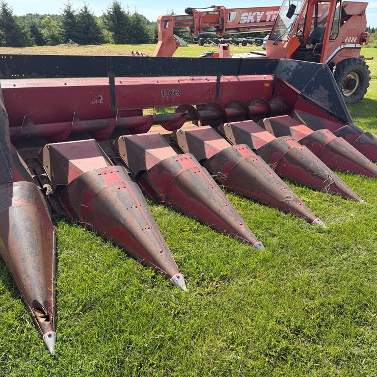 #2465 • International 1063 Corn Head