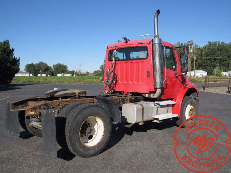 2003-freightliner-fl70-image-7