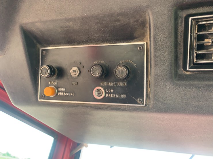 1976-versatile-850-image-32