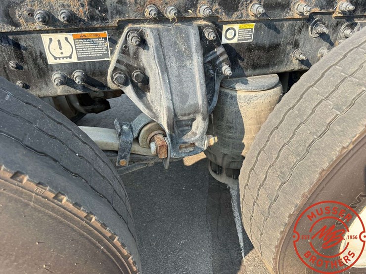 2015-peterbilt-579-image-21